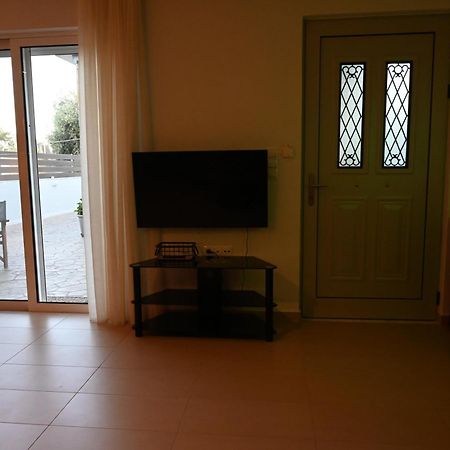 Evita'S Guesthouse Agia Marina Mikrolimanou Екстер'єр фото