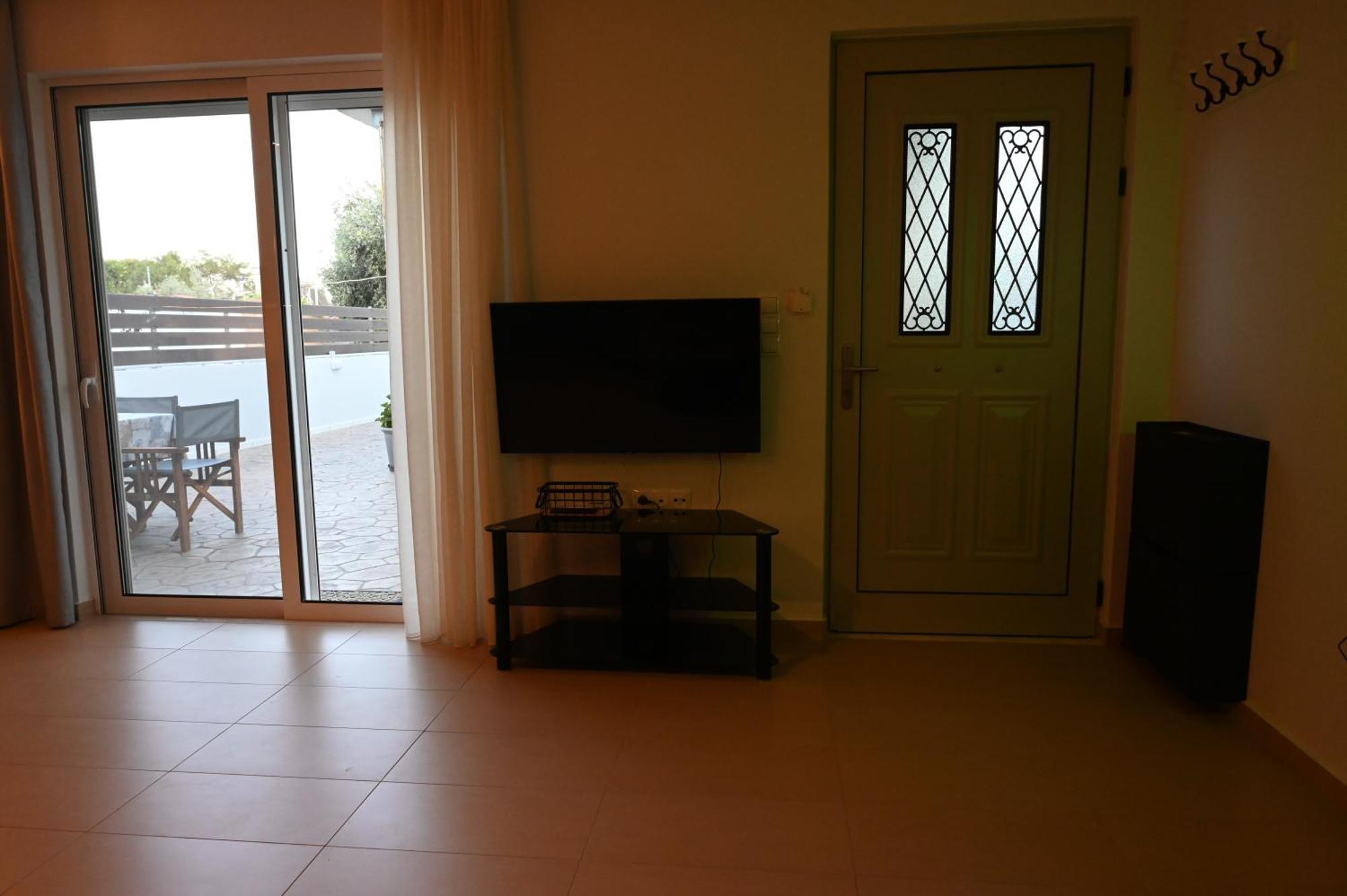 Evita'S Guesthouse Agia Marina Mikrolimanou Екстер'єр фото