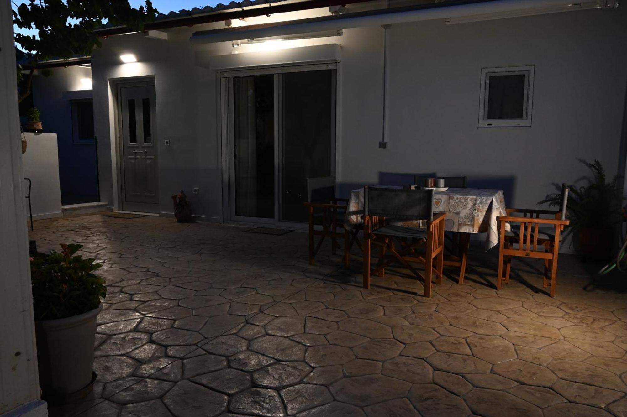 Evita'S Guesthouse Agia Marina Mikrolimanou Екстер'єр фото