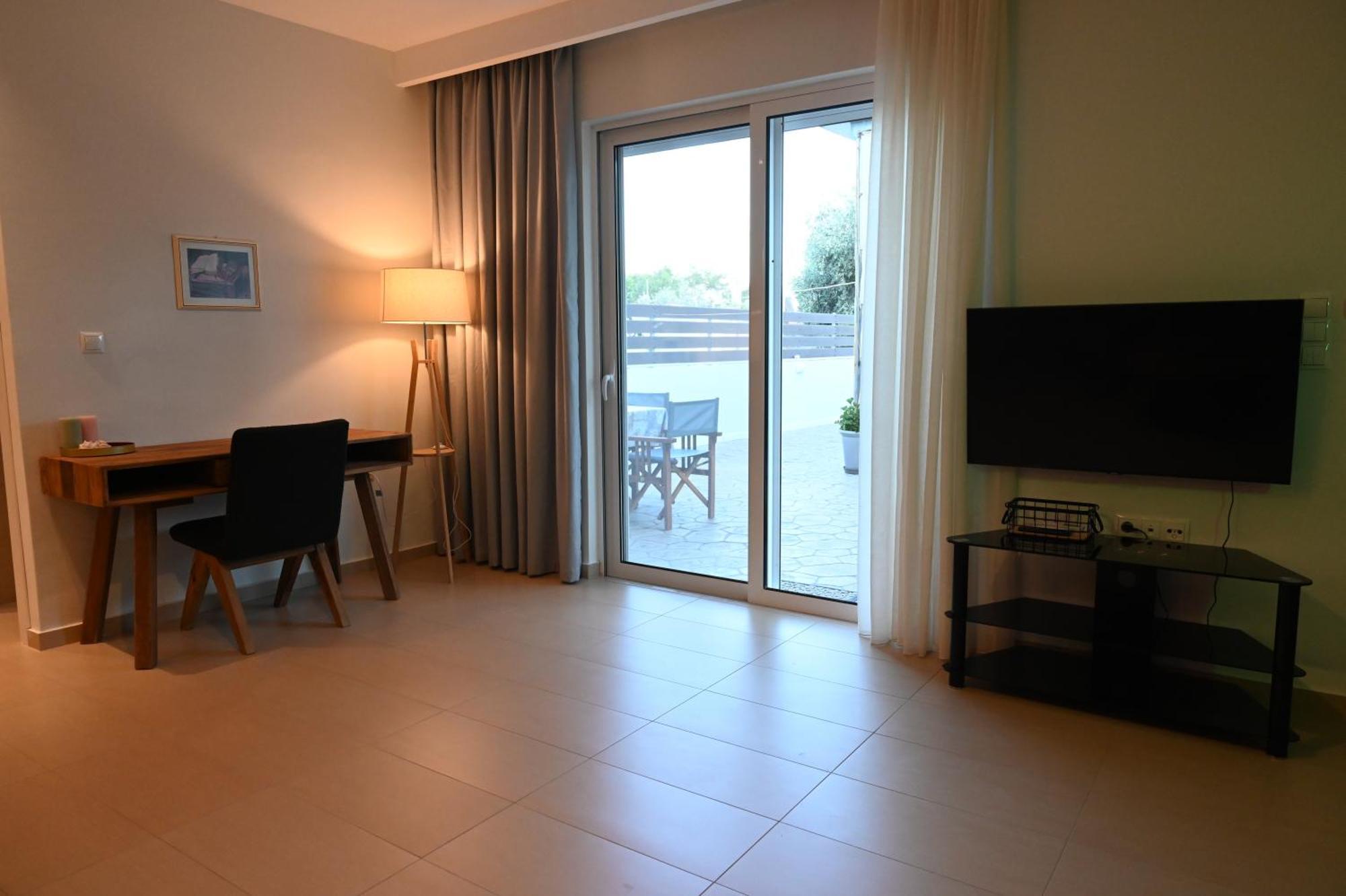Evita'S Guesthouse Agia Marina Mikrolimanou Екстер'єр фото