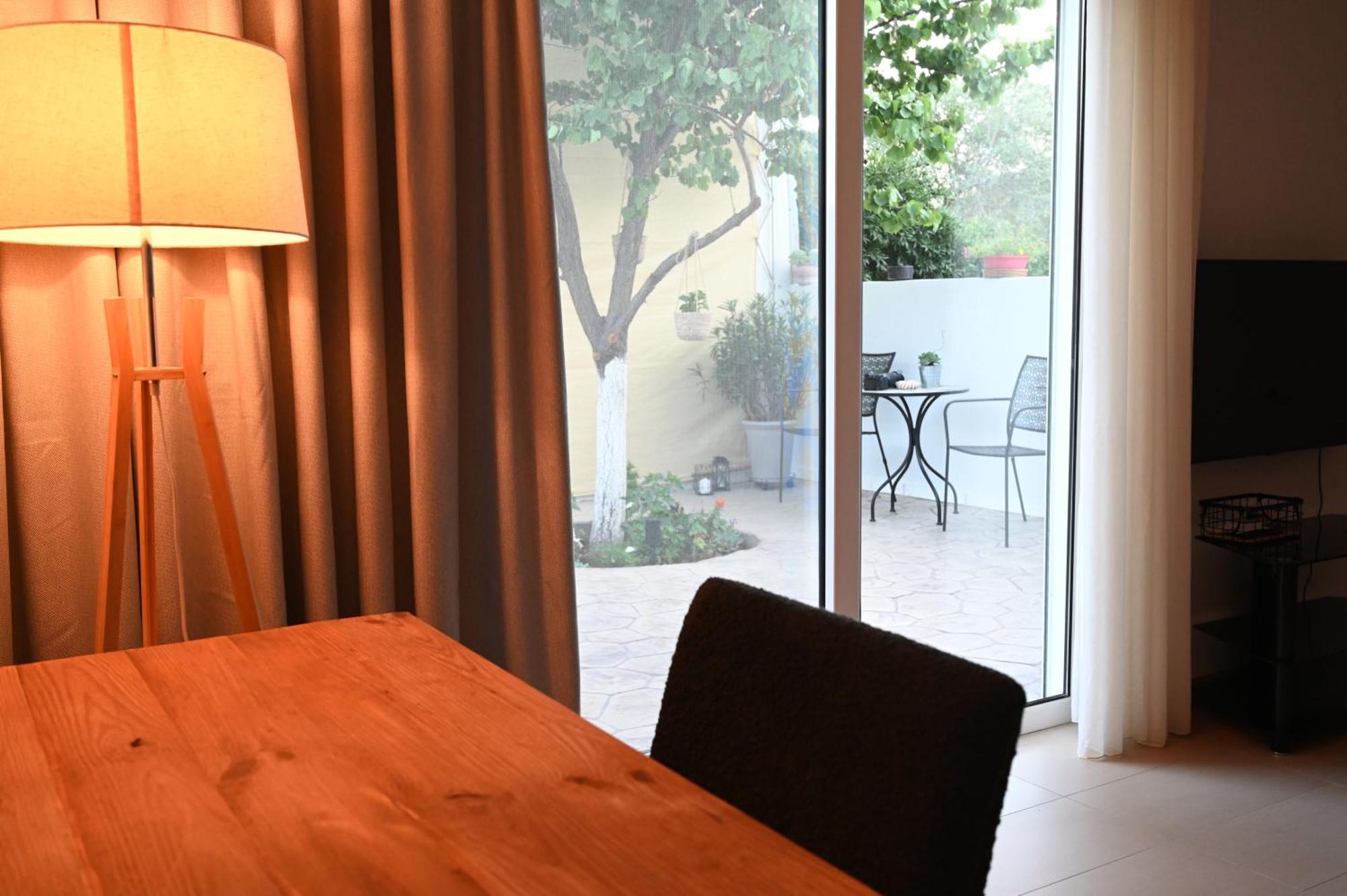 Evita'S Guesthouse Agia Marina Mikrolimanou Екстер'єр фото