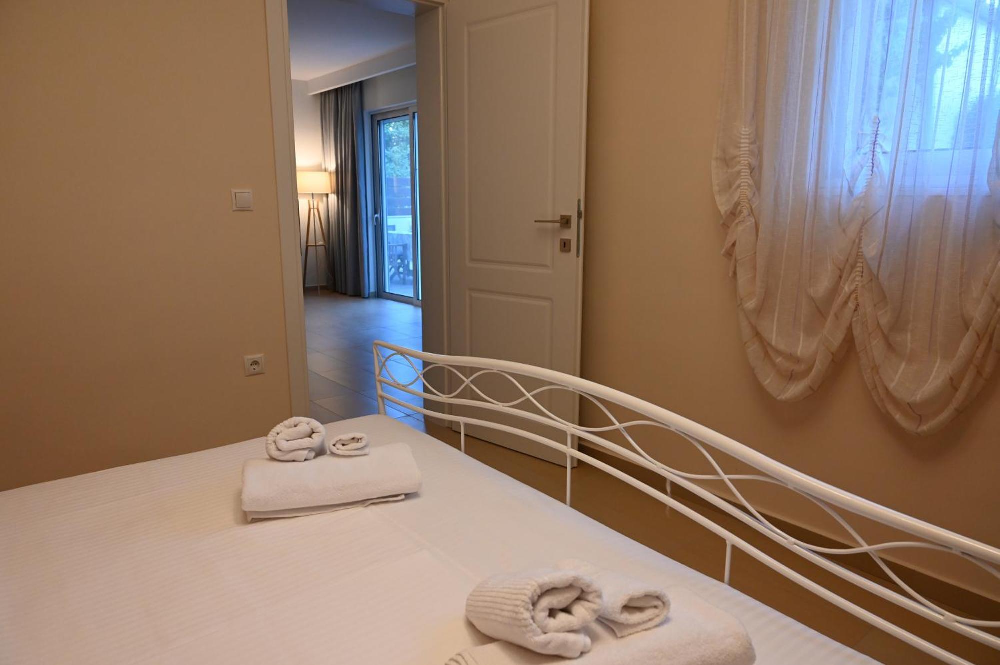 Evita'S Guesthouse Agia Marina Mikrolimanou Екстер'єр фото